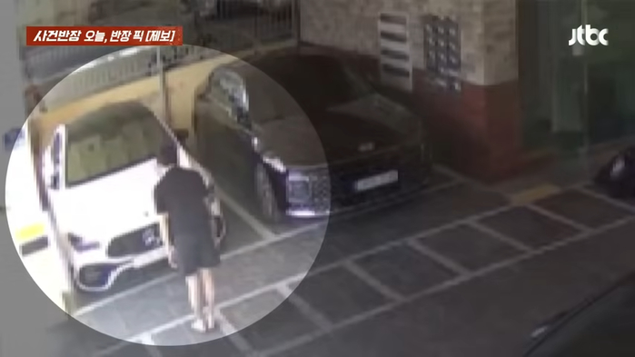 차 블랙박스에 ‘꾸벅’ 인사하더니 골프채로 앞유리 박살낸 ‘윗집 아들’