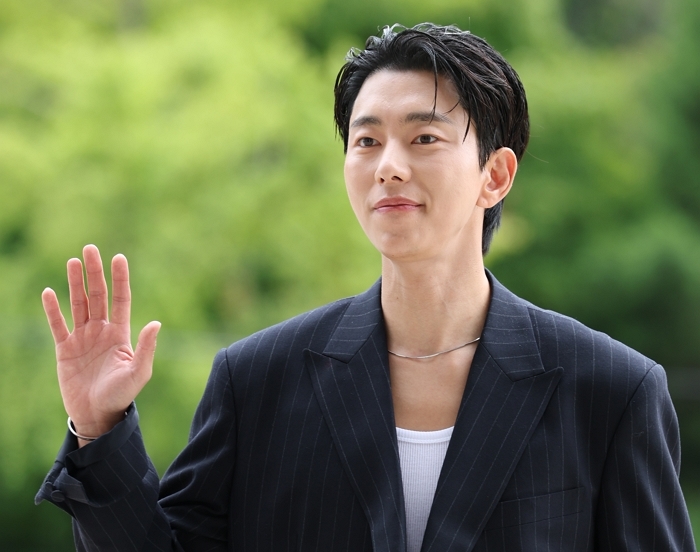 윤현민, 사우나서 ‘호흡곤란’ 온 시민 구했다... “119 구급대원들, 진짜 영웅이다”