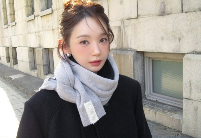 강민경, 새하얀 피부 돋보이는 올블랙 코트룩으로 ‘겨울 여신’ 비주얼 뽐냈다