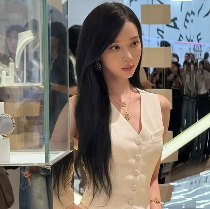 방탄 정국·에스파 윈터, 커플 타투→네일까지?... 열애설에 소속사는 침묵