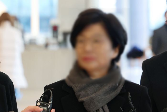 ‘김건희에 명품백 선물’ 김기현 부인, 특검 출석