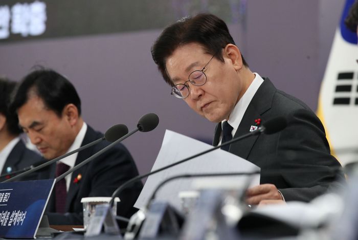 李 대통령 “서울 집값, 욕 많이 먹지만 대책 없다... 지방 통합이 해법”