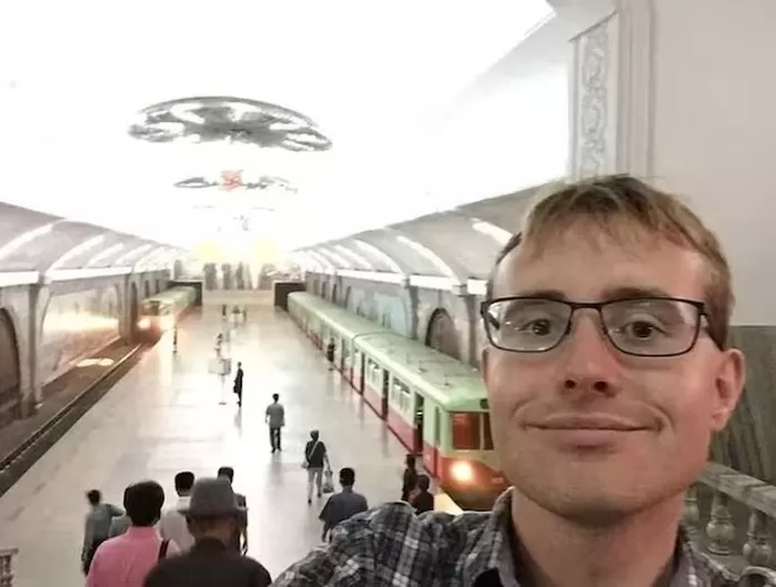 유엔 회원국 193개국을 모두 방문한 덴마크 출신 여행가가 북한을 방문한 모습./데일리메일