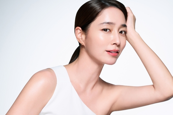 [보도자료] AHC 브랜드 앰버서더로 배우 이민정 발탁 (2).jpg