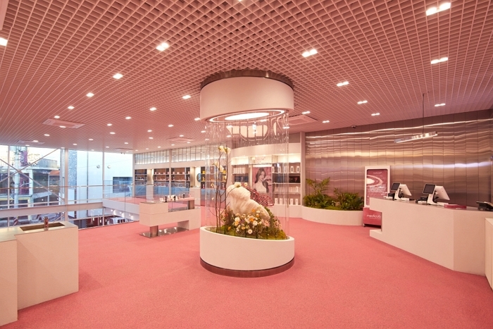 [이미지자료] 에이피알의 성수동 플래그십스토어 '메디큐브 성수' 2층.jpg