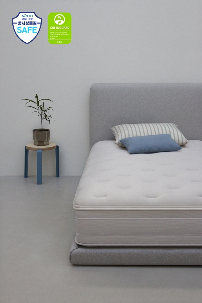 [이미지] 슬로우베드 ‘이브닝 리버서블’ 매트리스, 방사능 안전 인증 및 그린가드 골드 등급 획득.jpg