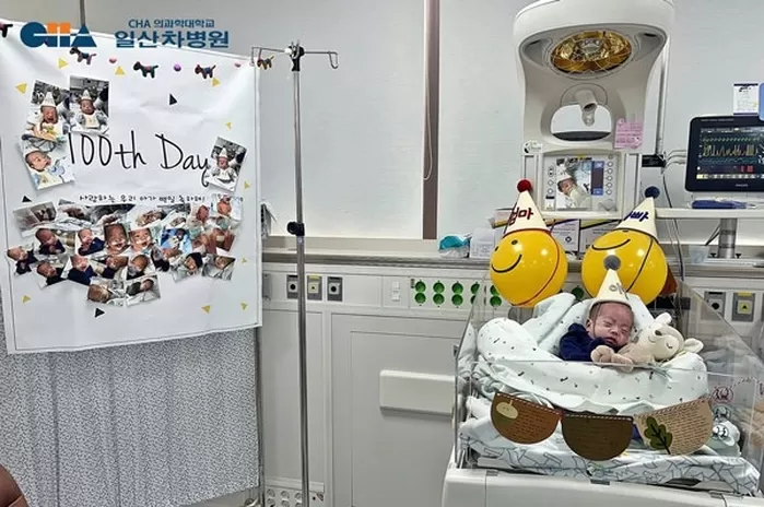 차 의과대 일산차병원은 출생 체중 570g으로 태어난 초극소 저체중 남아가 약 100일간의 치료 끝에 2.22kg까지 회복했다고 9일 밝혔다./차병원 제공