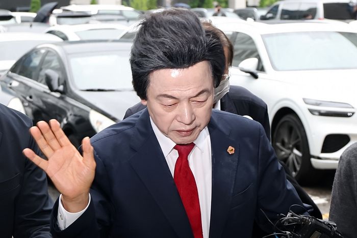 ‘신도 추행·사기 혐의’ 허경영, 구속 만료 하루 앞두고 추가 구속