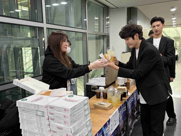 [롯데GRS_251210_이미지자료] 롯데GRS, 발달장애인을 위한 희망 온정 잇는다.jpg