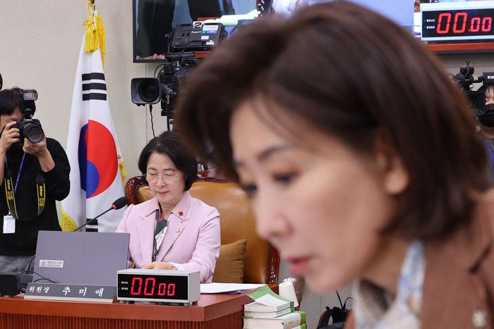 윤리위 제소당한 나경원 “필리버스터 때 노래 부른 추미애부터 징계하라”