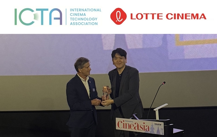 롯데시네마_시네아시아 ICTA 공로상 수상 (좌-ICTA 회장 마크 메이필드, 우-롯데컬처웍스 이수민 상무).jpg