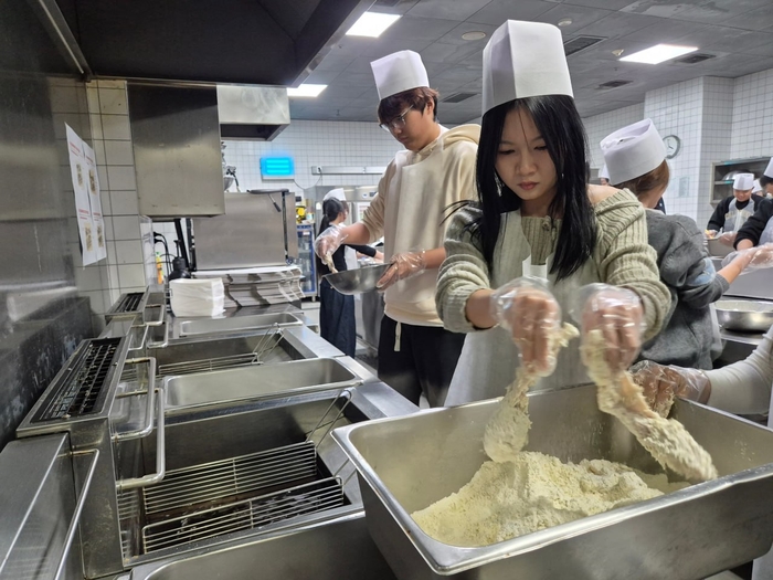 사진 제공 = 제너시스BBQ 그룹