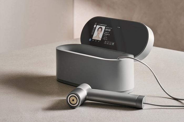 (사진자료2) 편의성·활용성·이동성을 모두 담은 세라젬의 뷰티 디바이스 ‘메디스파 올인원’.jpg