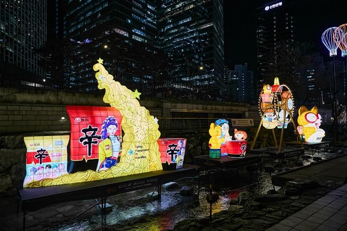 서울빛초롱축제 등장한 5m 농심 조형물...‘케데헌’과 함께 K라면 글로벌 위상 홍보