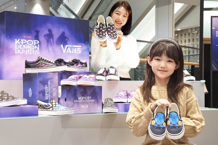 신세계백화점 강남점 8층 반스x데몬헌터스_가로2.jpg