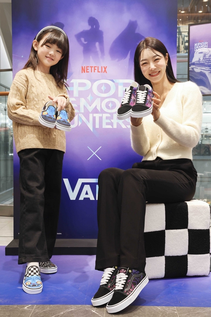 신세계백화점 강남점 8층 반스x데몬헌터스_세로1.jpg