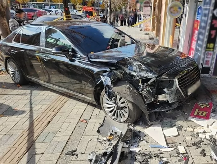 70대 운전자 ‘브레이크 대신 가속’... ‘인천 모녀 참변’ 사고, 페달 오조작으로 밝혀졌다