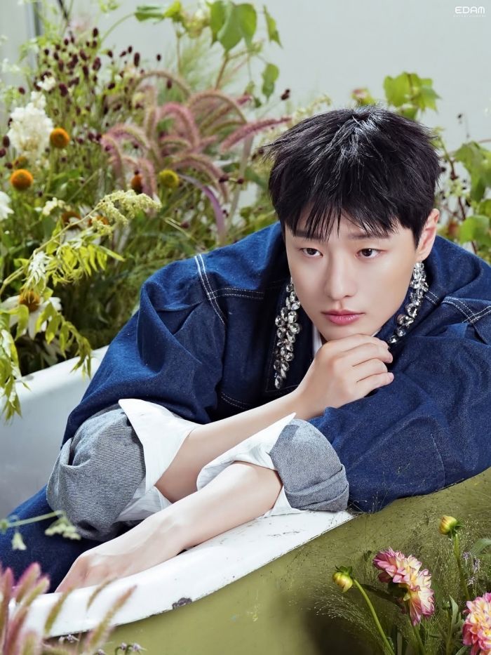 올해 사람들 노래방에서 어떤 노래 제일 많이 불렀나 봤더니... 최고 인기곡은 우즈 ‘드라우닝’