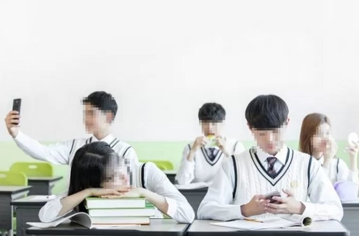 교권침해로 ‘출석정지’ 받은 학생... ‘생기부 박제’ 방안 검토