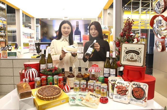 “연말 홈파티 필수품 ‘케이크·주류’ 이마트24서 저렴하게 구매하세요”