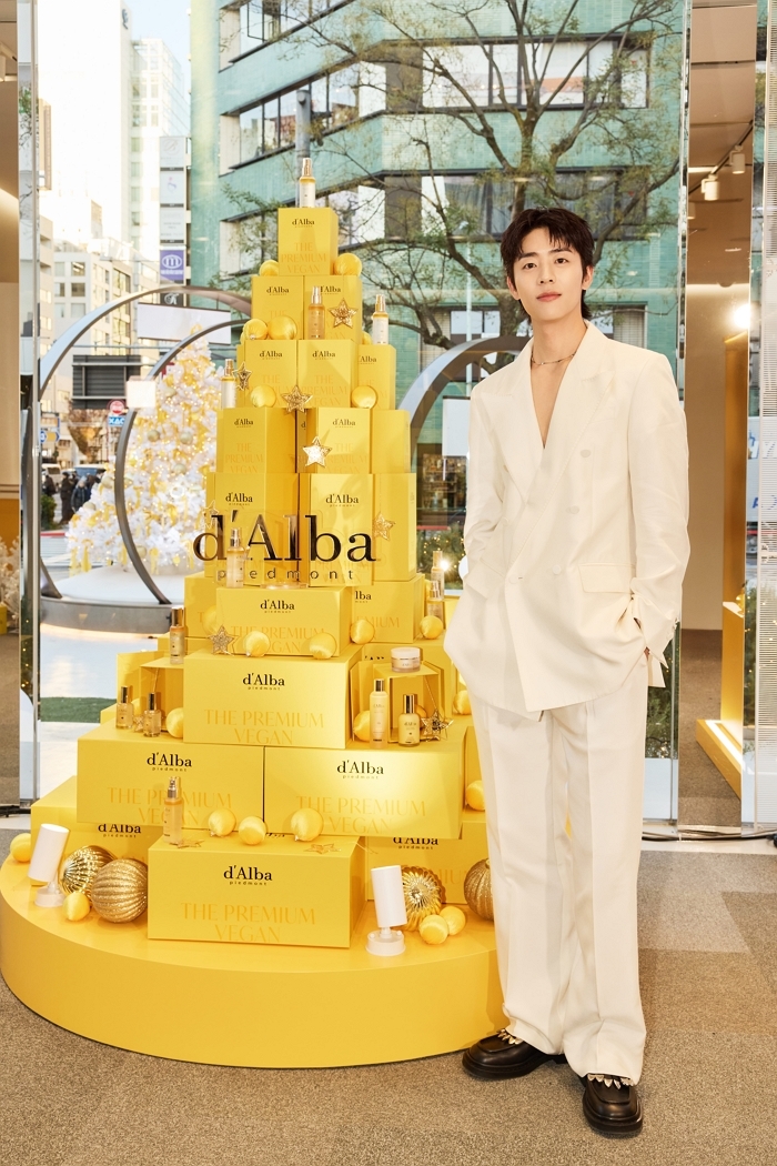 (트루컴)달바, 도쿄 오모테산도서 팝업스토어 오픈…배우 겸 모델 코키·배우 채종협 방문 눈길 (1).jpg