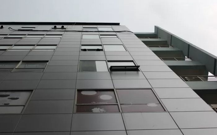 남친 폭행 피해 창틀에 숨은 여친...창문 활짝 열어 떨어져 죽게 한 30대, 법원 판결은?