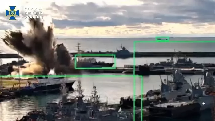 우크라 3억짜리 ‘수중 드론’으로 5000억 러시아 잠수함 폭파