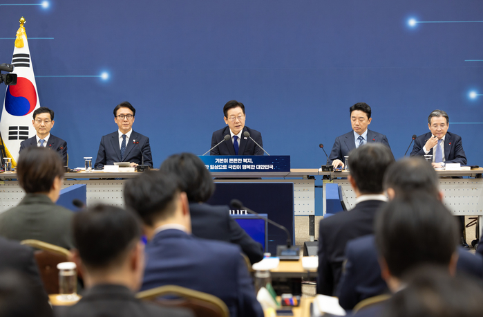 이재명 대통령 “탈모는 생존의 문제”... 탈모·비만약 건보 적용 검토 지시