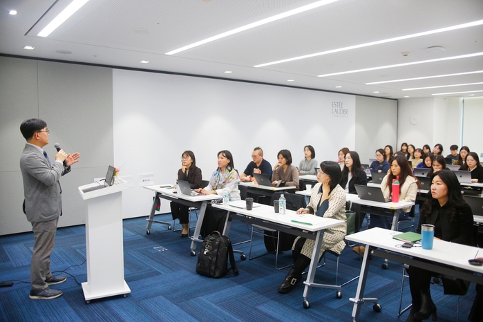 [사진자료] 피부장벽 전문 브랜드 닥터 자르트, 피부과 자문위원회 성료... 국내 피부과 전문의와 최신 스킨케어 인사이트 논의 (1).jpg