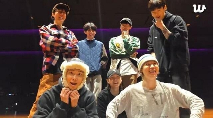 BTS ‘완전체’ 깜짝 등장... RM “빨리 하고 싶어 미쳐버리겠다”