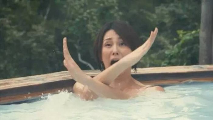 평평한 가슴에 중요 부위 가리던 여성, 알고 보니 ‘남자’... 일본 노천탕 ‘여장 남자’ 주의보