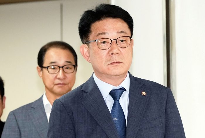 ‘전당대회 돈봉투 사건’ 유죄받은 민주당 전·현직 의원들... 2심서 판결 뒤집혀