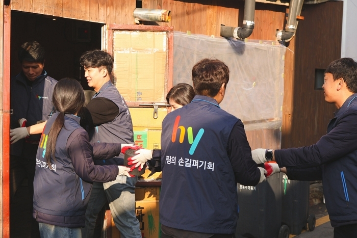 [첨부사진]hy 사내봉사단 ‘사랑의 손길펴기회’, 동절기 연탄나눔 봉사활동 전개.jpg