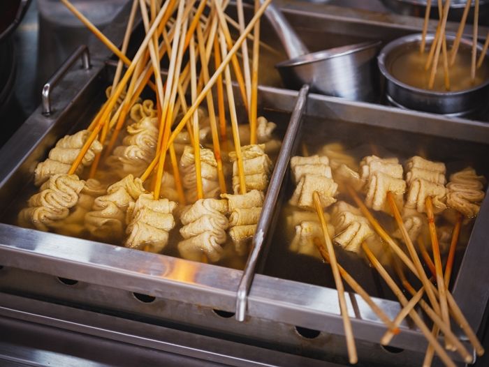 ‘호떡 2개’ 구매한 손님이 어묵 국물 먹으려하자... “어묵사야 가능” 국자 뺏은 노점상