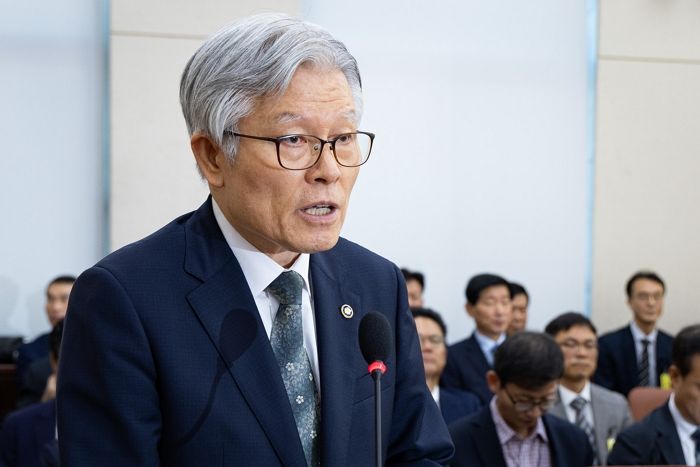 정부, 9급 공무원 시험 PSAT 도입 추진... “초임 월급 300만원 목표”