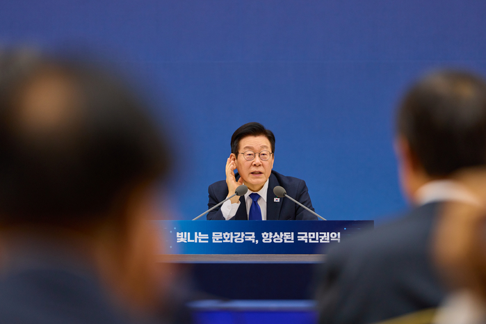 origin_문체부·권익위업무보고발언하는이재명대통령 (1).jpg