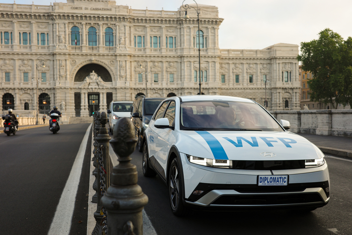 (사진3)아이오닉 5, UN세계식량계획 구호 현장서 맹활약.jpg