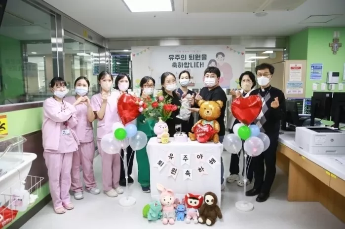 22일 대구가톨릭대병원에 따르면, 태어날 당시 체중이 328g에 불과했던 이유주양이 191일간의 신생아중환자실 치료를 마치고 지난 19일 몸무게 4㎏까지 회복한 상태로 퇴원했...