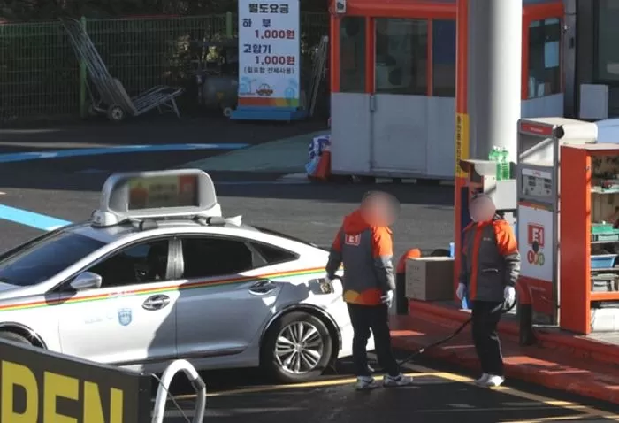 이재명 정부, '이 정책' 내용 변경... “자동차 기름, 빨리 넣으세요 ...