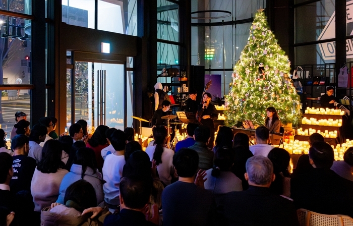 [사진자료] 르노 성수에서 고객 감사 콘서트 ‘캔들라이트 재즈 콘서트’ 개최_2.jpg