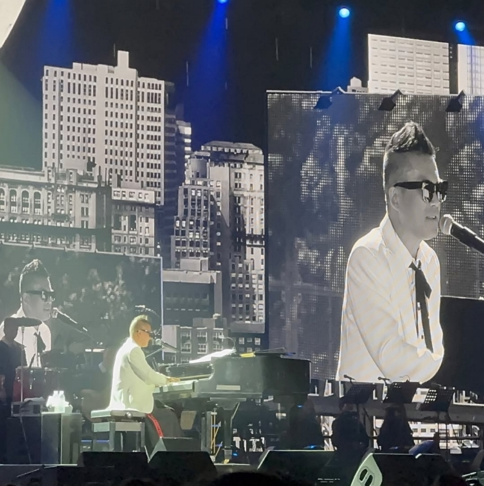 “레전드가 돌아왔다! 레전드 그 자체”... 김건모, 6년 만에 무대 복귀