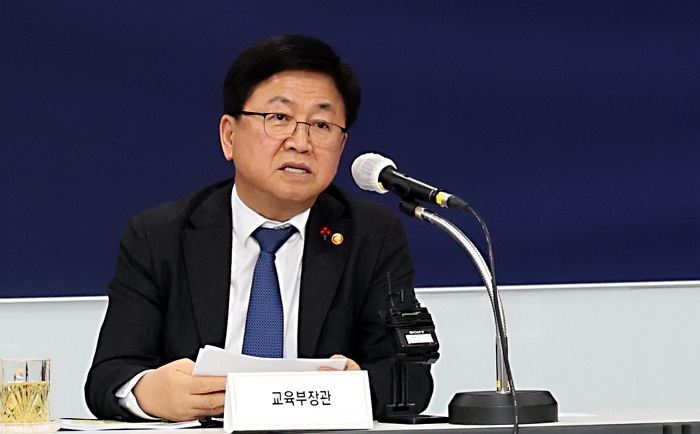 origin_주요정책설명하는최교진교육부장관 (1).jpg
