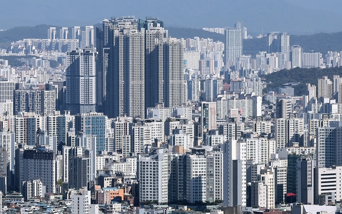 남산에서 바라본 서울 아파트 단지 / 뉴스1