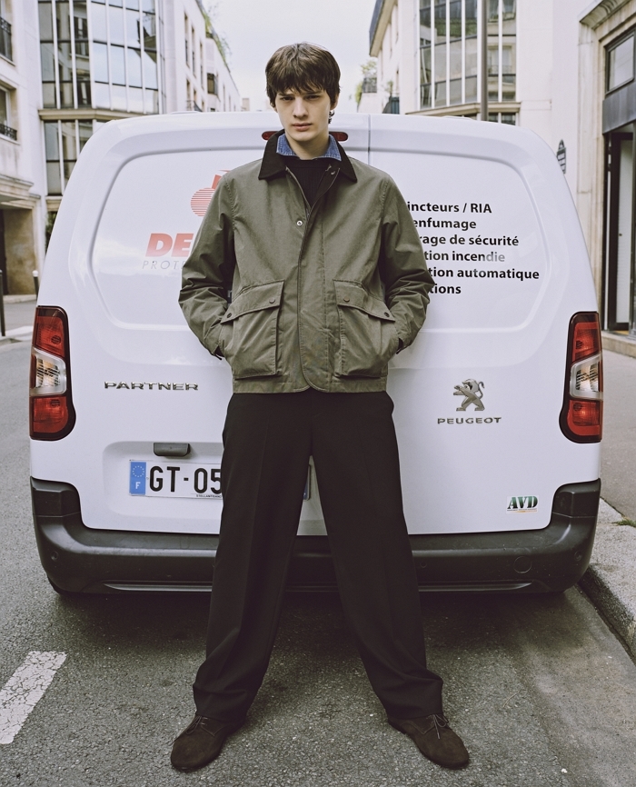 사진 5. '로가디스' 2025년 FW 컬렉션 화보.jpg