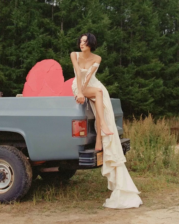 화사 Good Goodbye, 멜론 TOP100 차트 32일 연속 1위…박정민 청룡 호흡 이후 화제성↑ (사진: 피네이션)