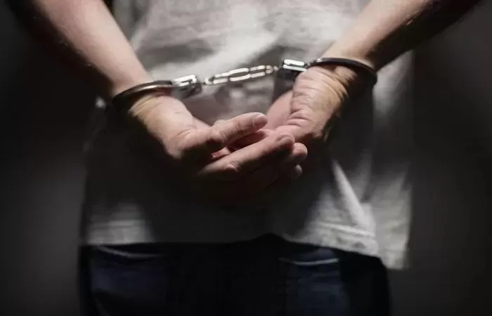 아버지 부친,설렁탕 식사,경찰 협조 약속,아들 자수,경찰 탈주