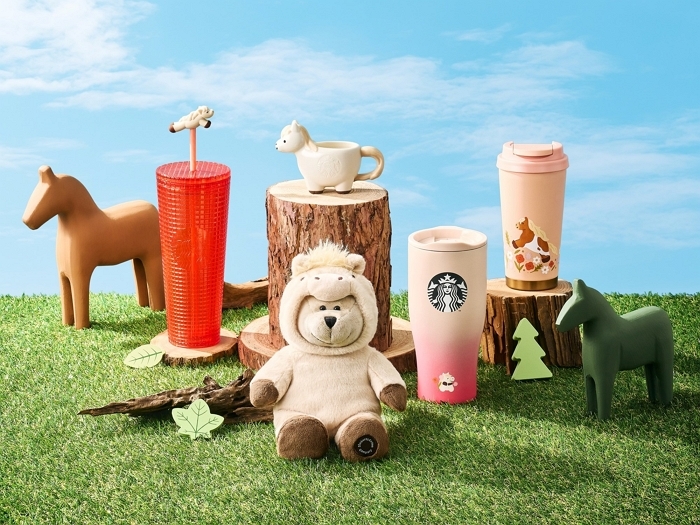 [20251226] 스타벅스 사진자료1_스타벅스, 패션 플랫폼 브랜드관에서 새해 기획 굿즈 첫 출시.jpg