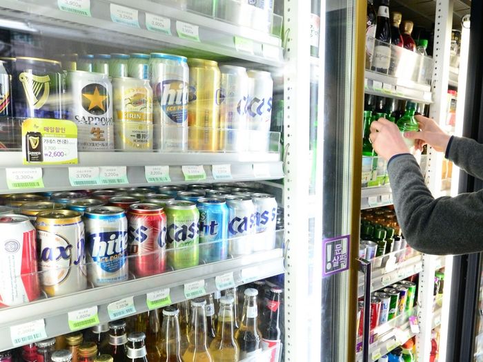 목말라 들이켰는데 수상한 냄새가... 일본인 관광객 당혹게 한 ‘생수’의 정체