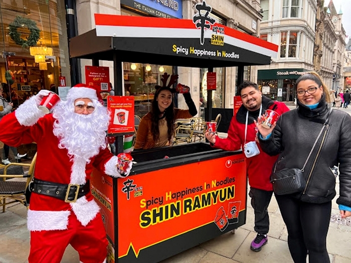 농심 영국 피카딜리 서커스 신라면 글로벌 캠페인 (3).jpg