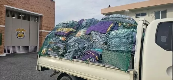 경북 김천 김천소년교도소에서 기부받은 담요를 싣고 나오는 차량 모습. 팅커벨프로젝트 제공